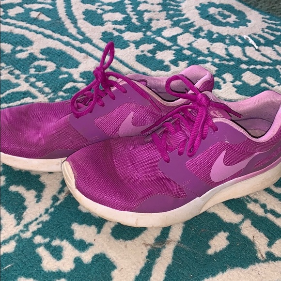 Nike tennis shoes - Picture 1 of 3